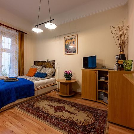 A Quiet Studio In The Heart Of The City Budapest Exterior foto