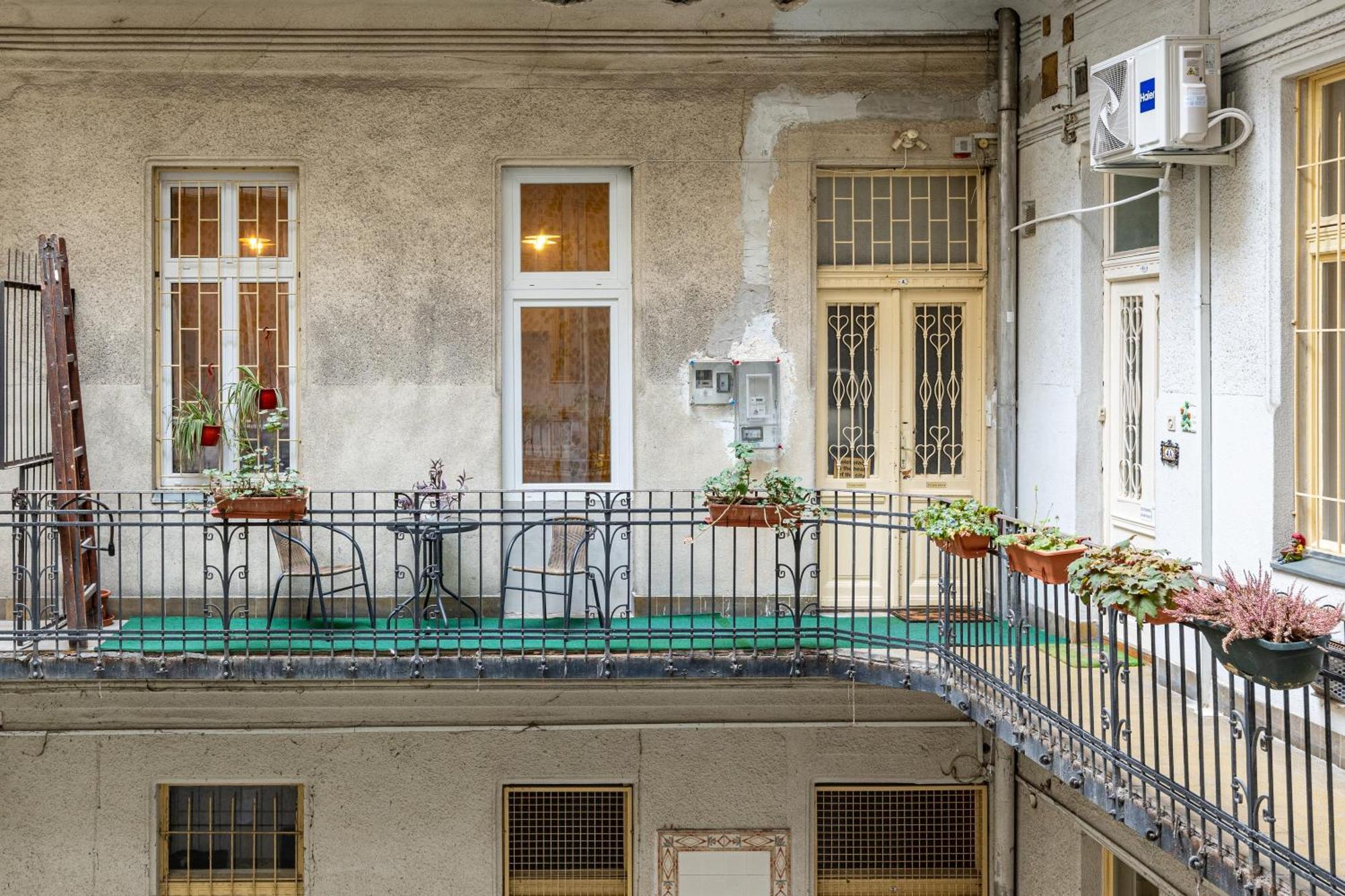 A Quiet Studio In The Heart Of The City Budapest Exterior foto